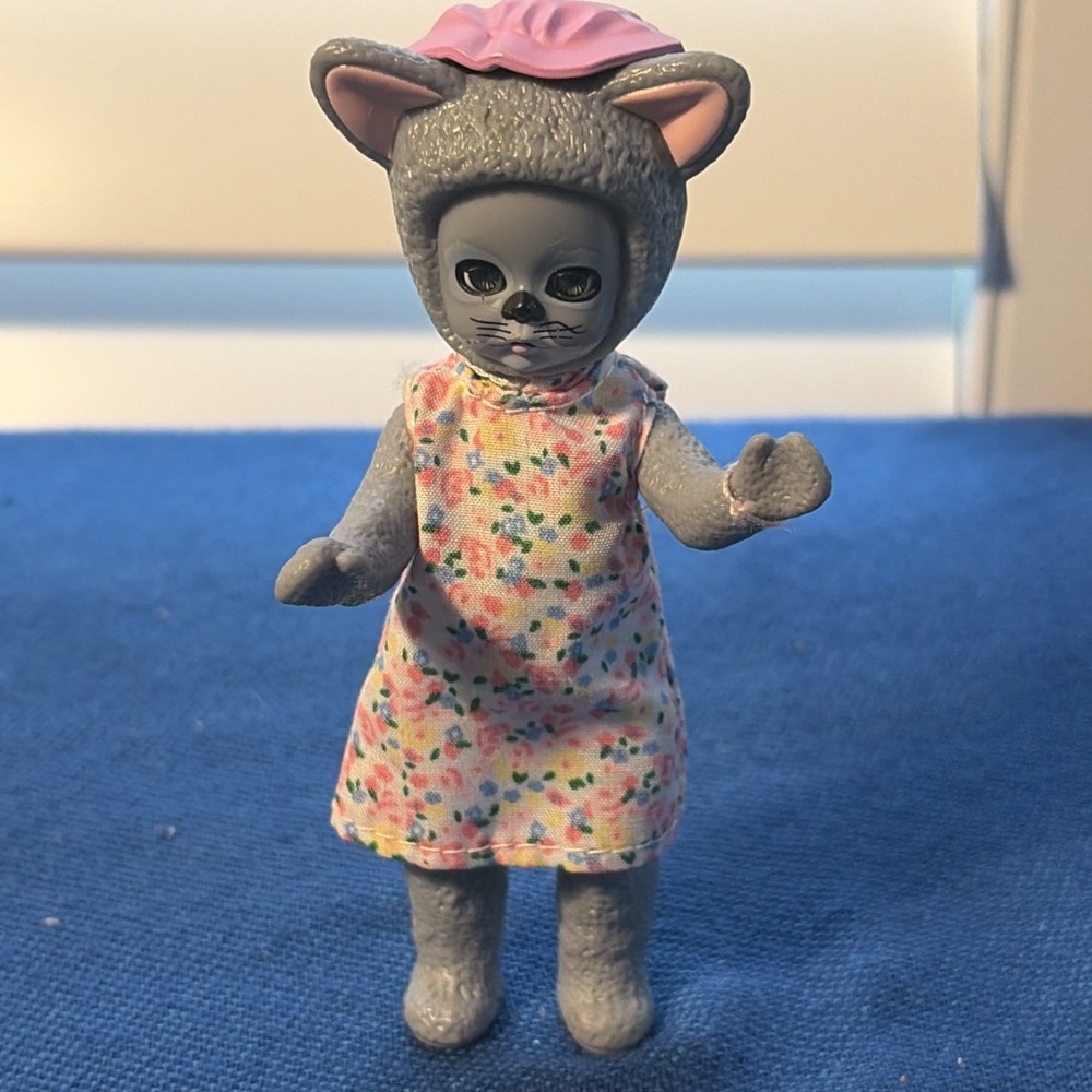 2010 McDONALDS 5" ALEXANDER Doll WENDY AS THE BIG BAD WOLF GRAY CAT